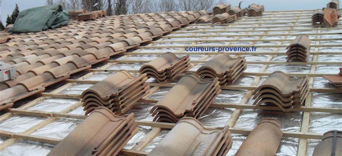 Rénovation de toiture avec pose d'isolant mince réflecteur avant toiture